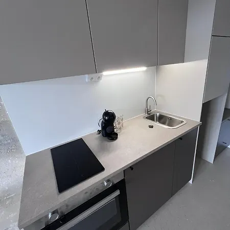 Modern Near Old Town Apartment Košice